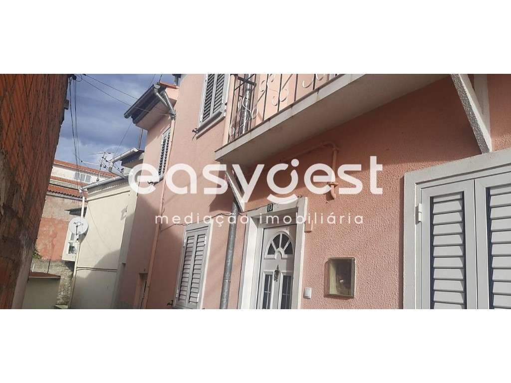 Moradia T4 situado no Bairro do Carrascal em Torre de Moncorvo - Grande imagem: 3/18