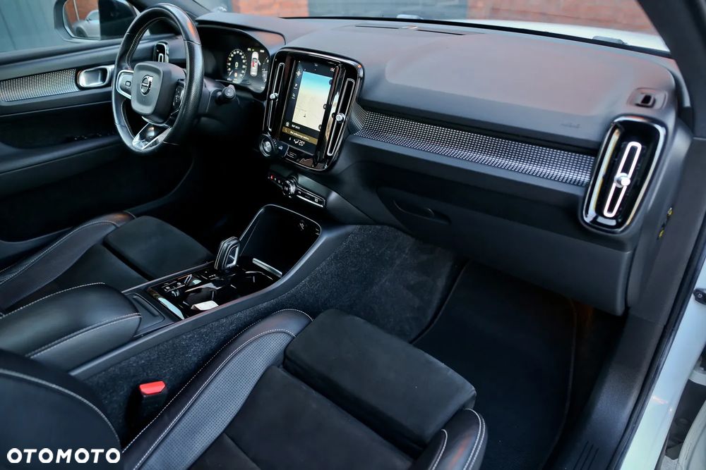 Volvo XC 40 D4 AWD Geartronic R-Design - 25
