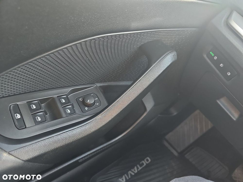 Skoda Octavia 2.0 TDI Style DSG - 23