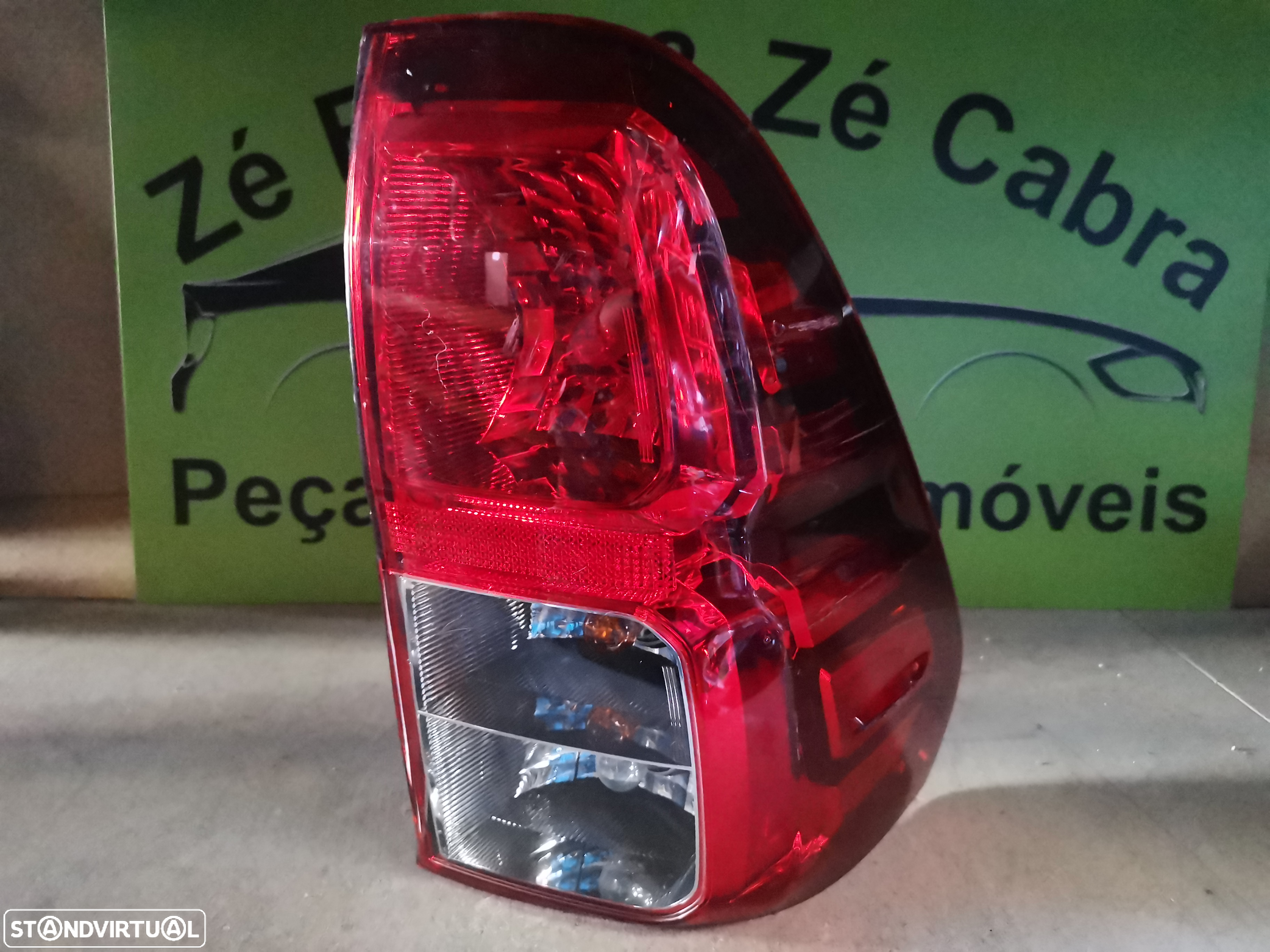 TOYOTA HILUX FAROLIM DIREITO - FT330 - 4