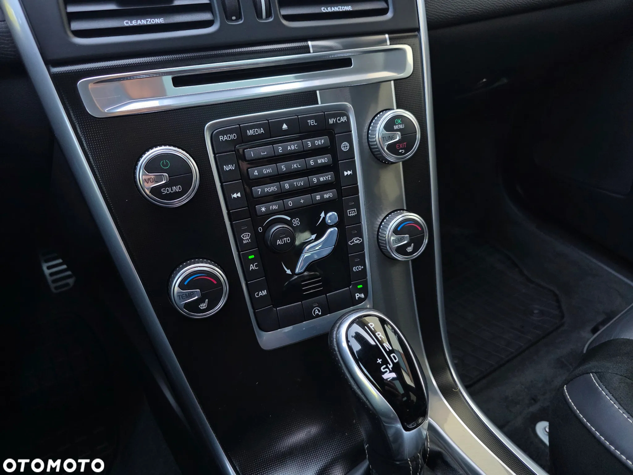 Volvo XC 60 D4 Geartronic RDesign - 28