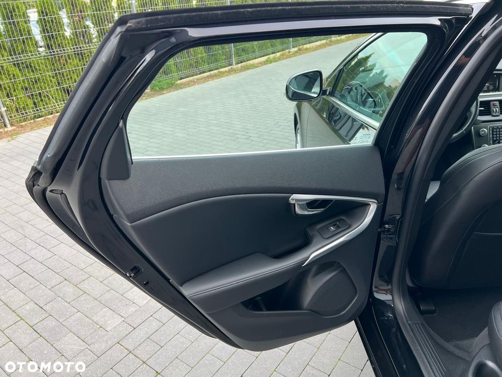 Volvo V40 D4 Geartronic Momentum - 26