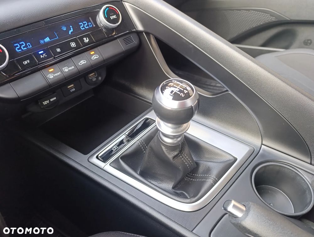 Hyundai Elantra 1.6 Modern - 26