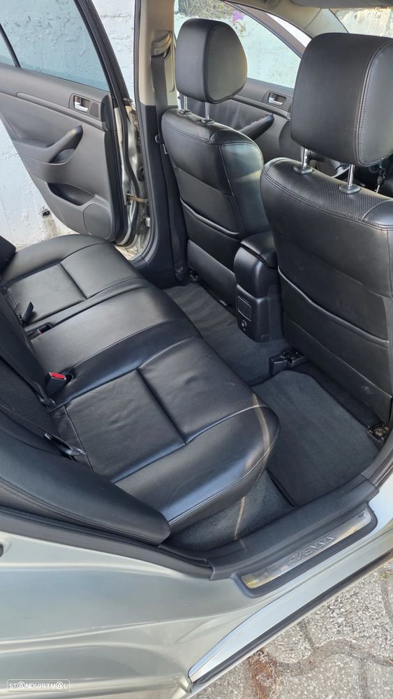 Toyota Avensis SW - 8