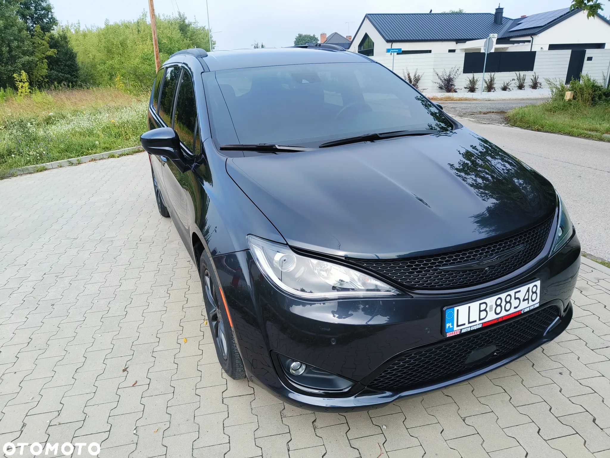 Chrysler Pacifica - 16
