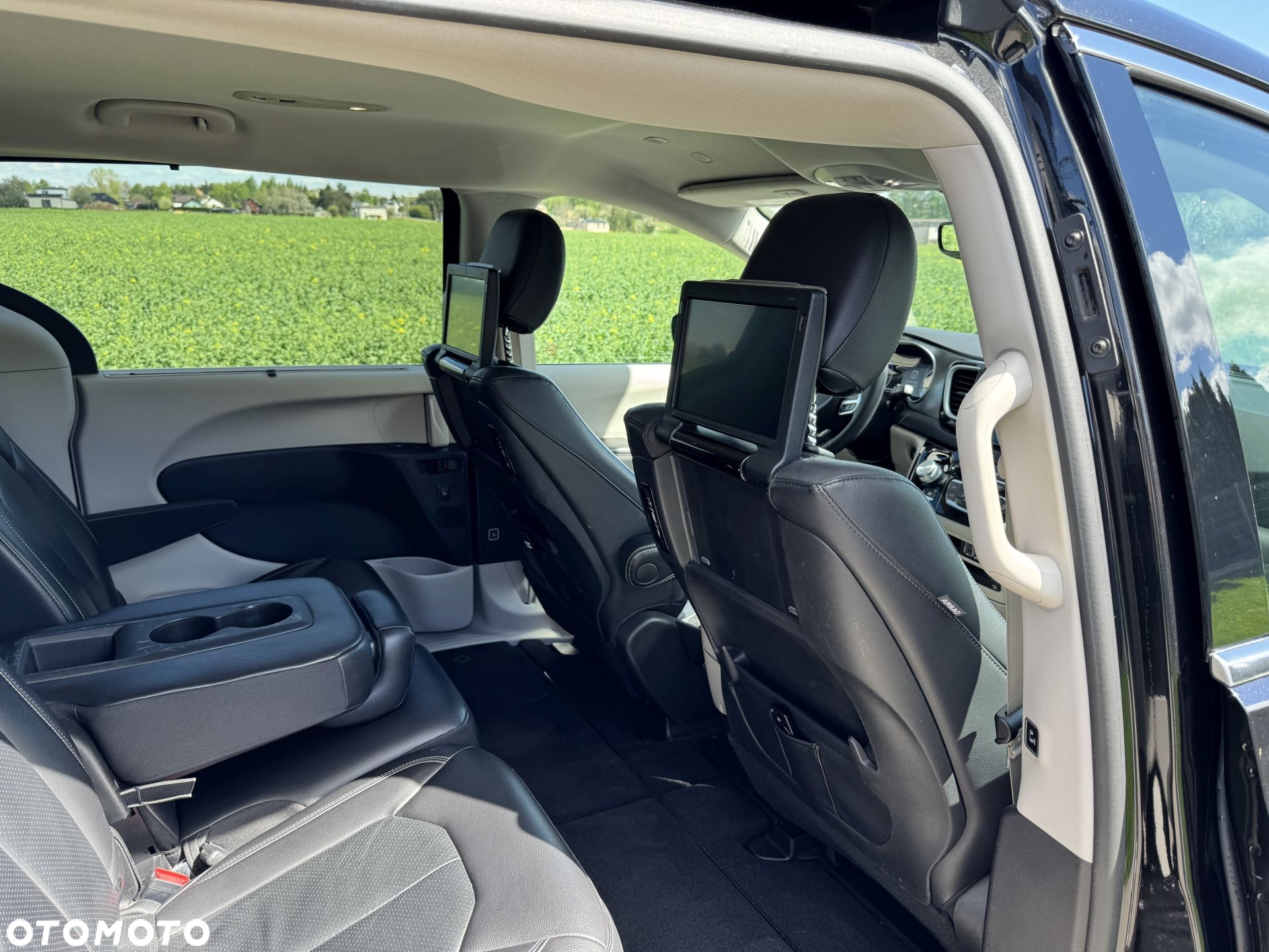 Chrysler Pacifica - 8