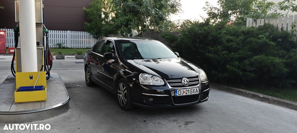 Volkswagen Jetta 2.0 TDI Sportline - 9