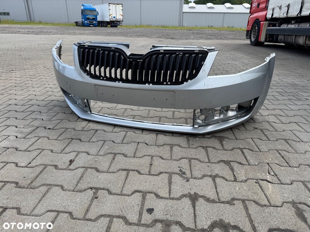 Zderzak przedni Skoda Octavia 3 III 5E0 Srebrny