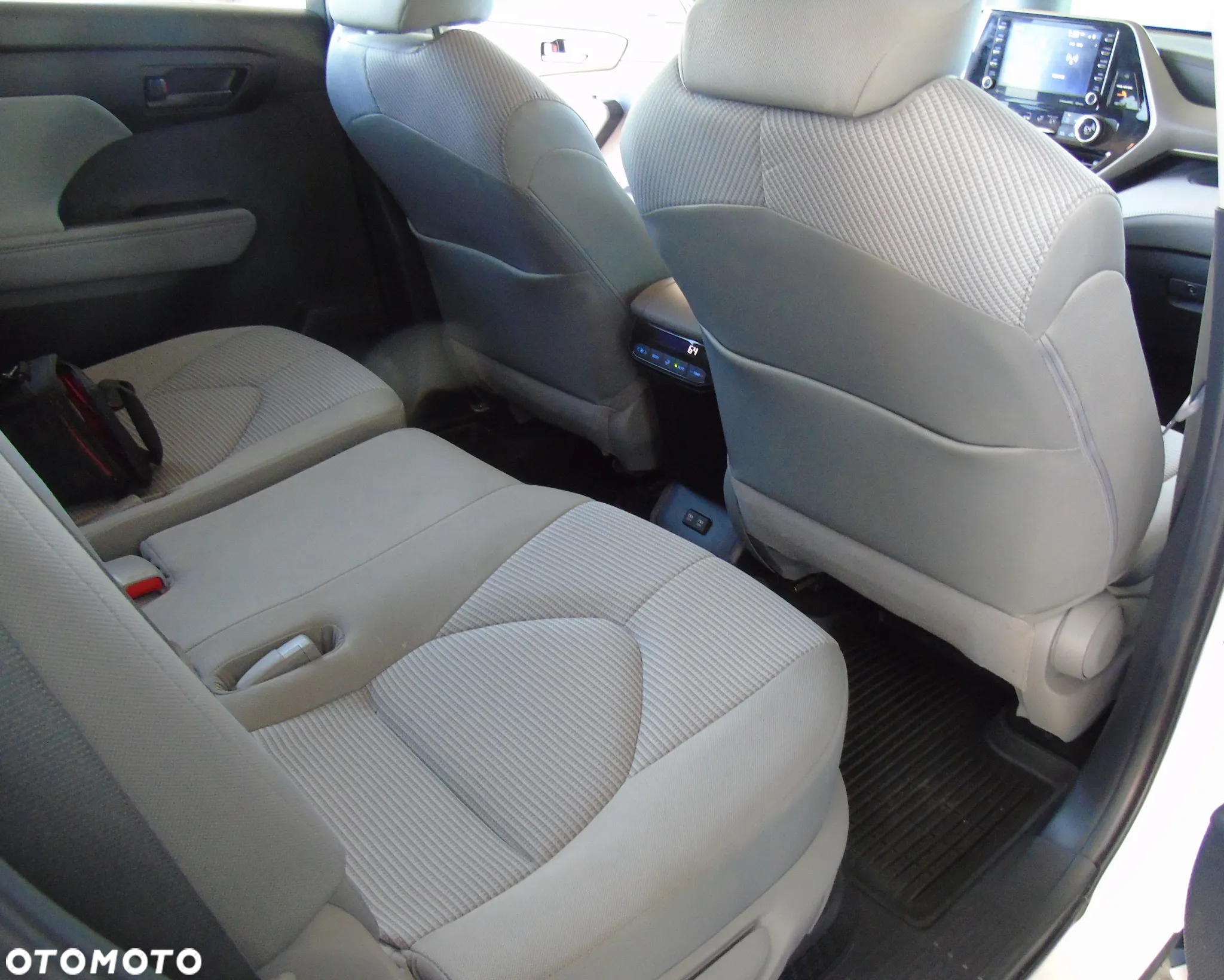 Toyota Highlander 2.5 Hybrid Comfort - 12