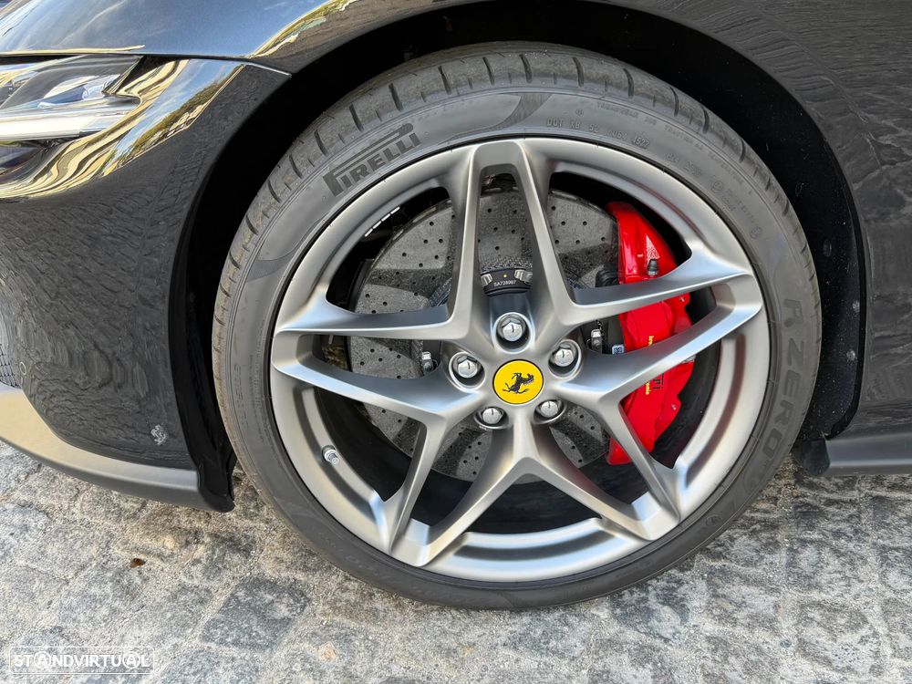 Ferrari Roma 3.9 Twin-Turbo V8 - 14