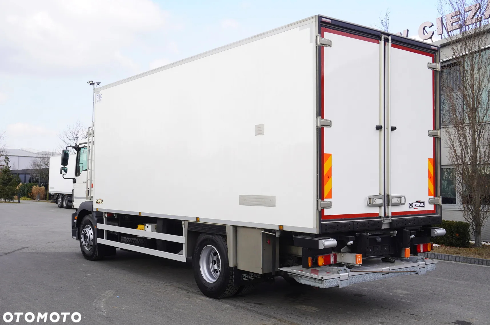 MAN TGM 18.320 / Chłodnia hakowa Chereau / Podnośnik załadowczy - 5