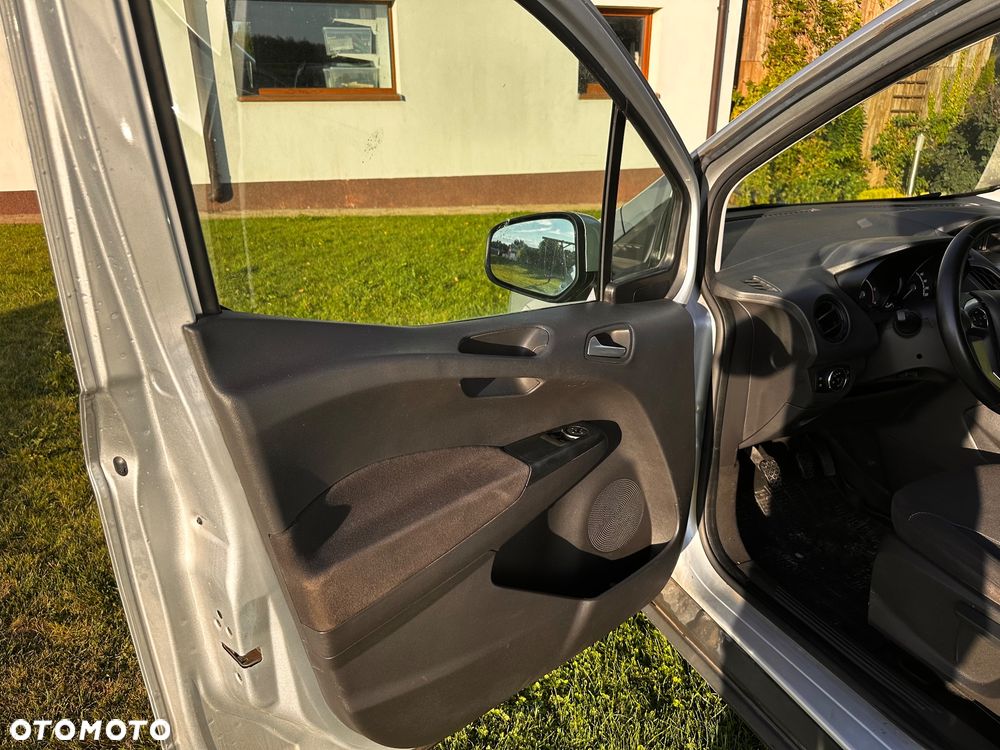 Ford Transit Courier - 8