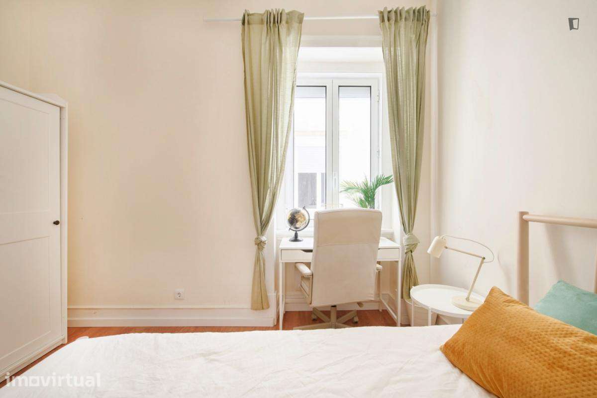 Quarto - localizado em Marquês de Pombal Lisbon - Grande imagem: 4/26