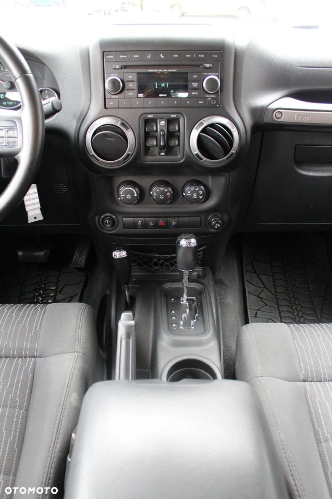 Jeep Wrangler 2.8 CRD Unlim Sport - 11