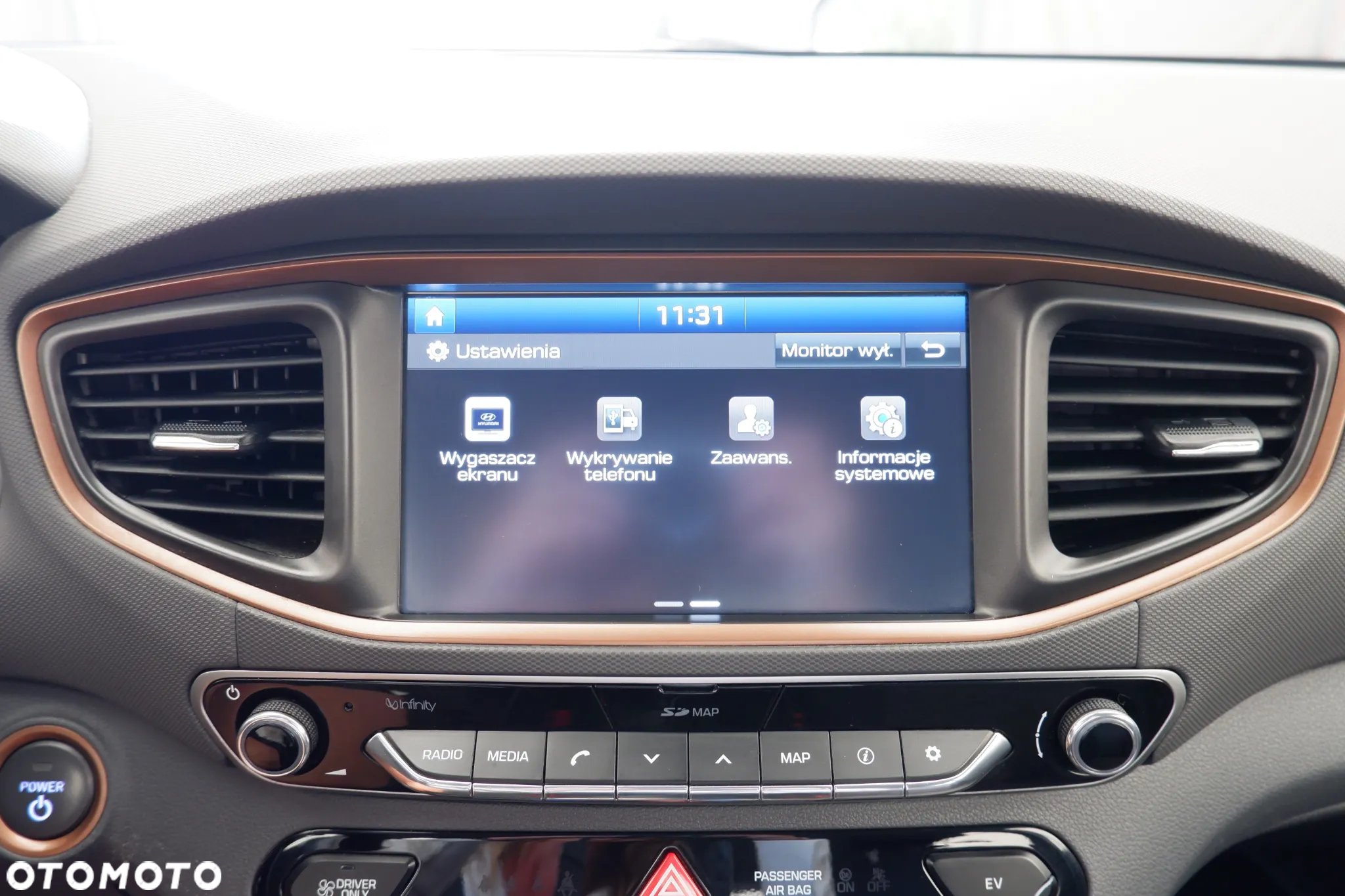 Hyundai IONIQ - 27