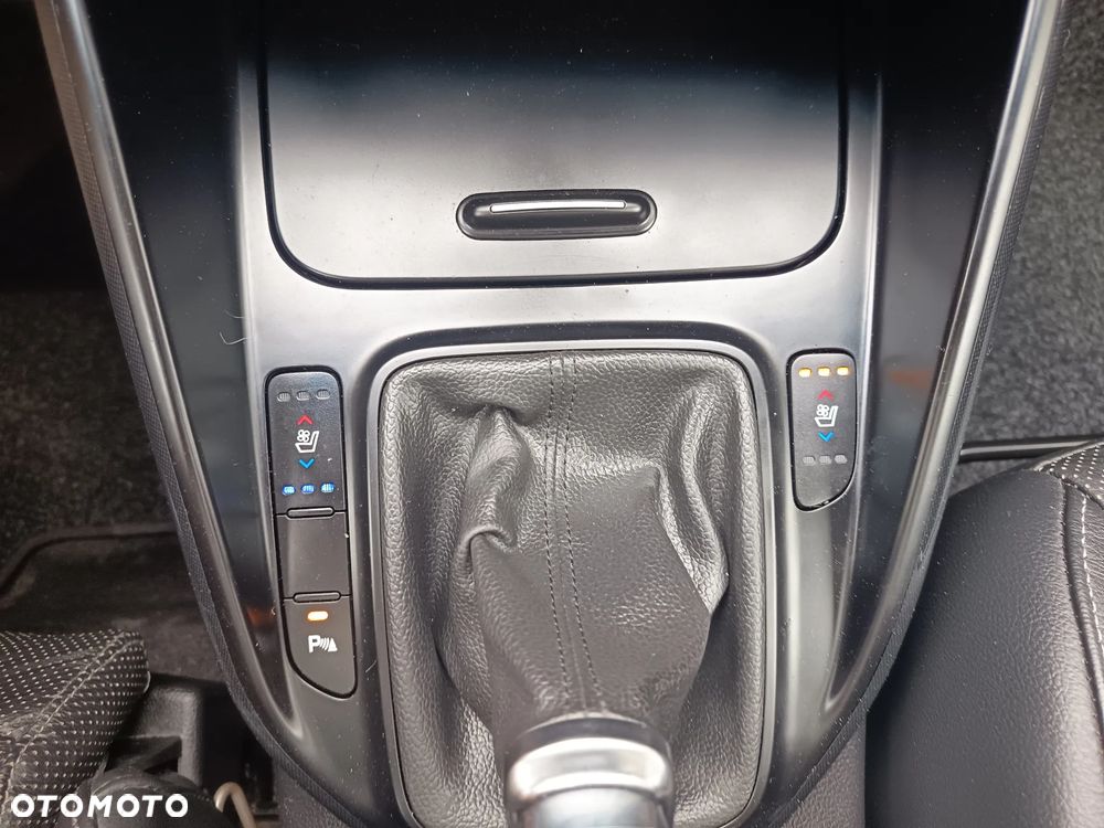 Kia Carens 1.7 CRDi 141 Dream Team Edition - 24