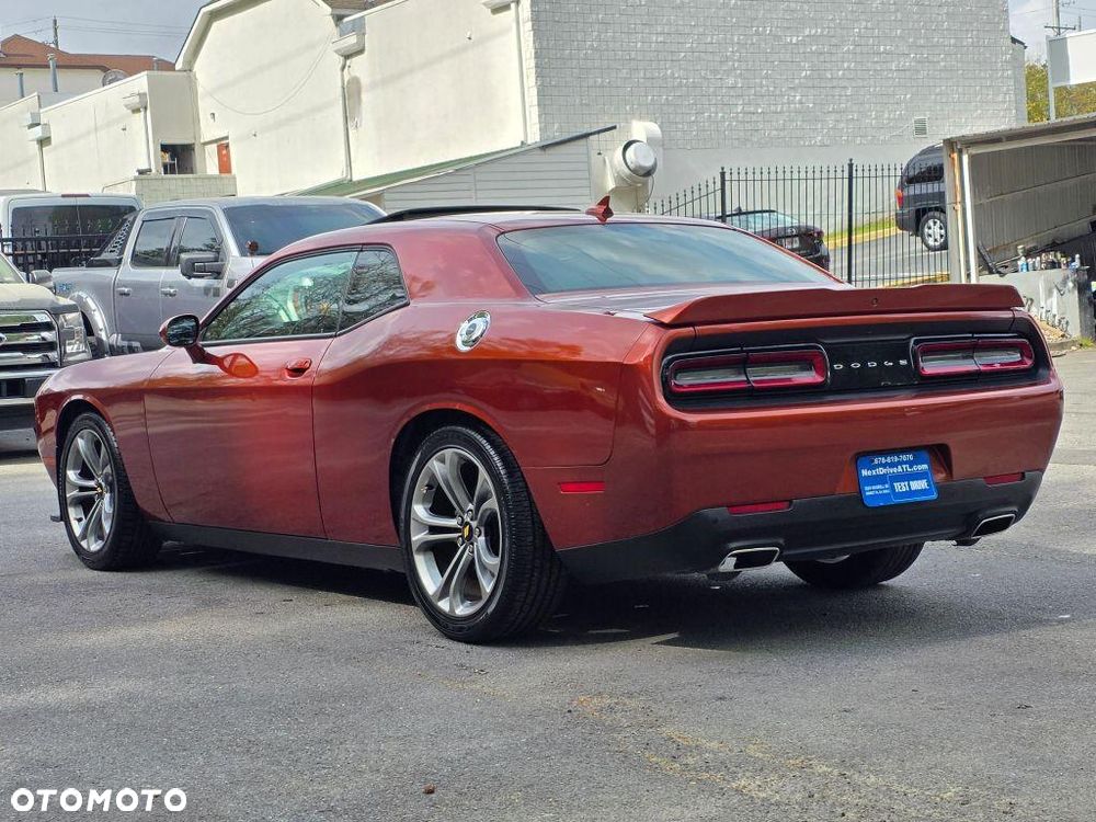 Dodge Challenger - 2