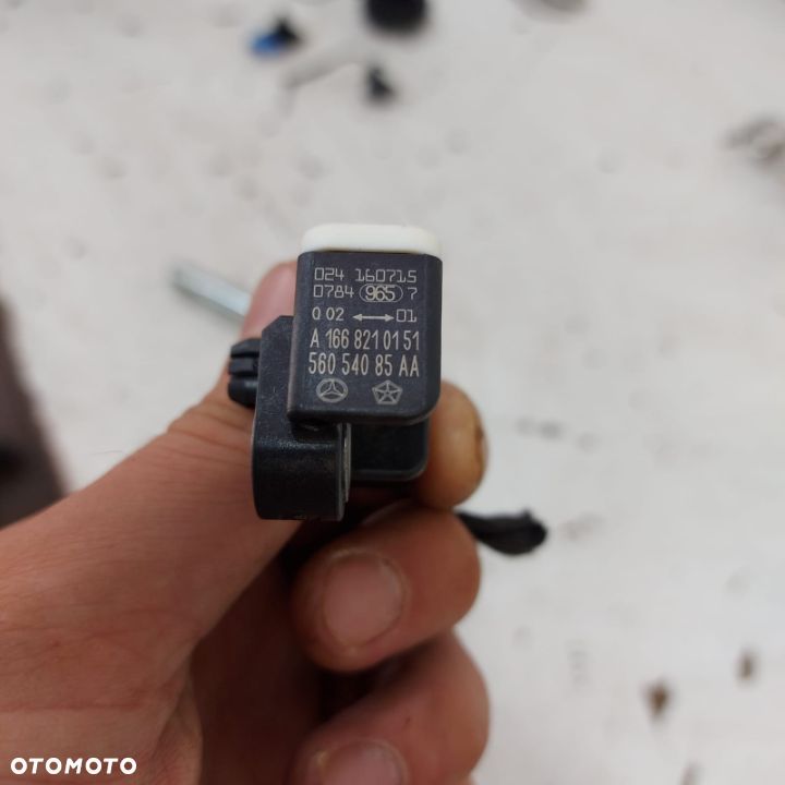 CZUJNIK UDERZENIOWY MERCEDES 1668210151 SENSOR AIRBAG A W176 B W246 CLA W117 GLA W156 Z KOSTKA ORYGINAL DEMONTAZ - 3