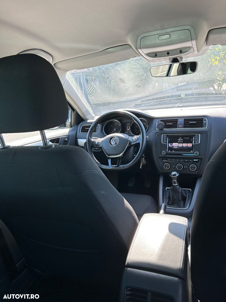 Volkswagen Jetta 2.0 TDI Comfortline - 9