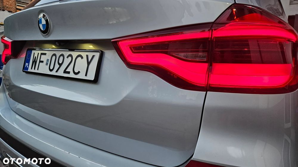 BMW X3 xDrive30i Luxury Line - 23