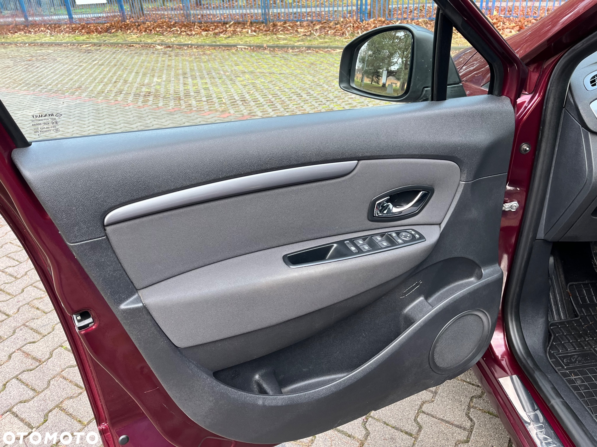 Renault Scenic ENERGY TCe 130 BOSE EDITION - 27