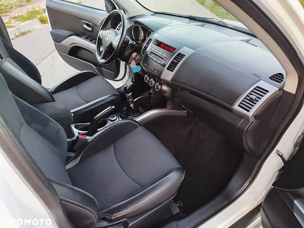 Mitsubishi Outlander 2.2 DI-D 4WD Invite - 12