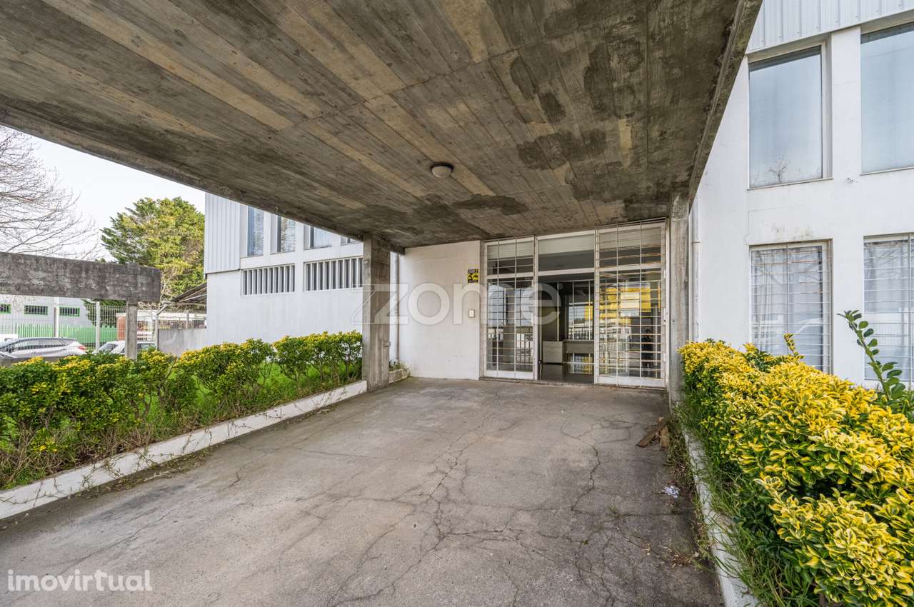 Armazém Industrial com 1100m² na Maia - Grande imagem: 4/29