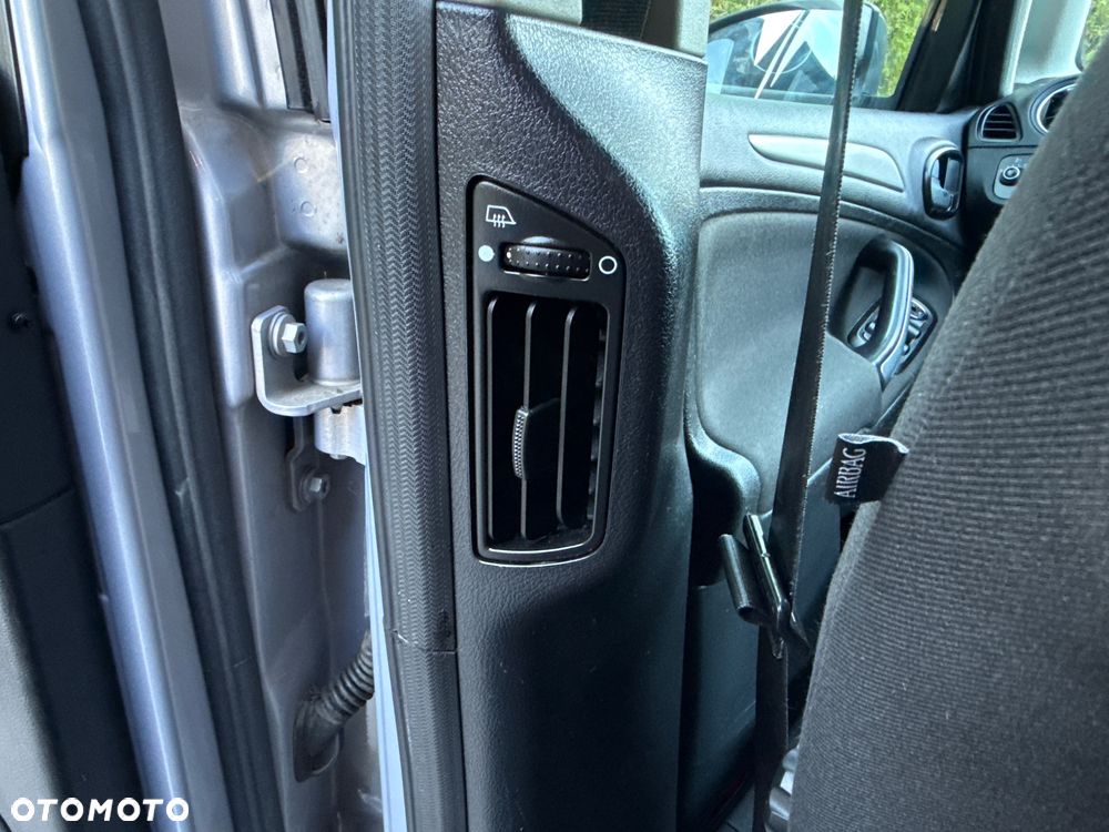 Ford S-Max - 12
