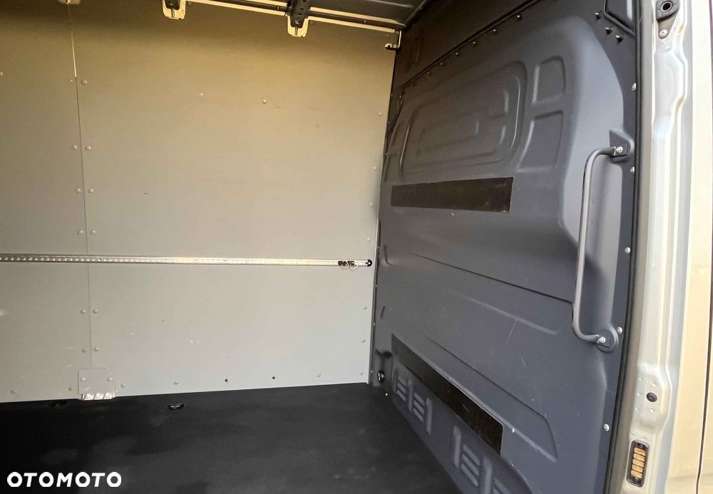 Mercedes-Benz Sprinter - 21