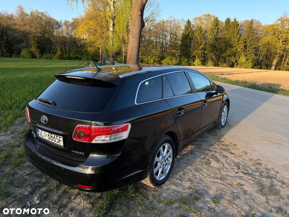 Toyota Avensis 1.8 Premium EU5 - 15