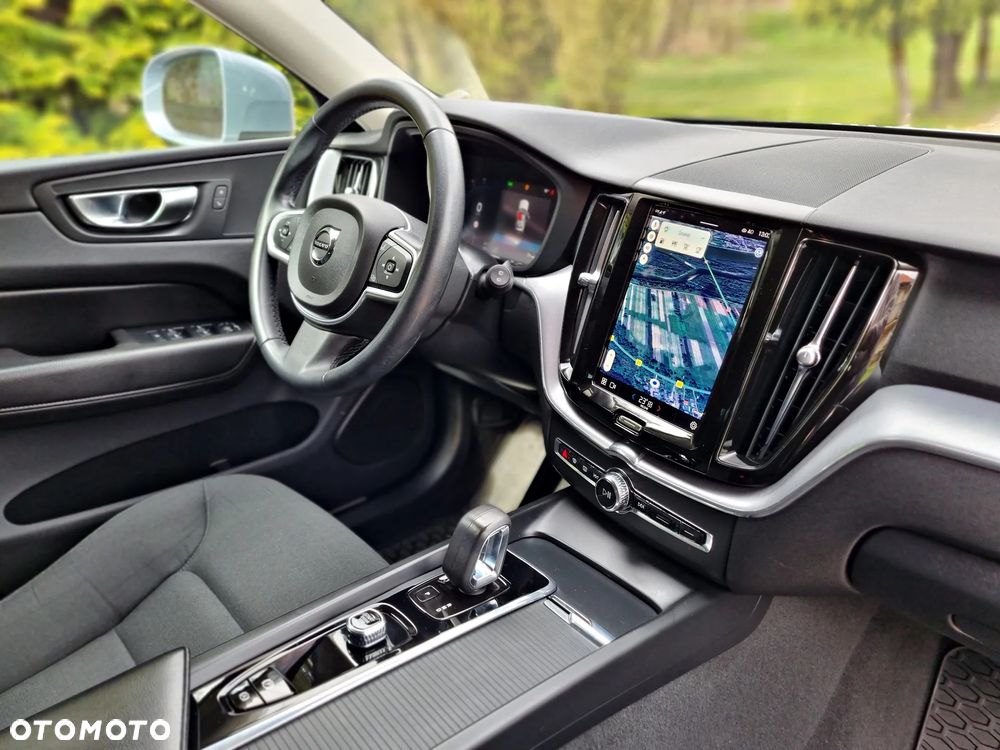 Volvo XC 60 B4 D AWD Geartronic Momentum Pro - 28
