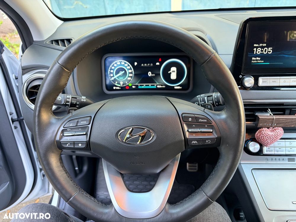 Hyundai KONA - 10