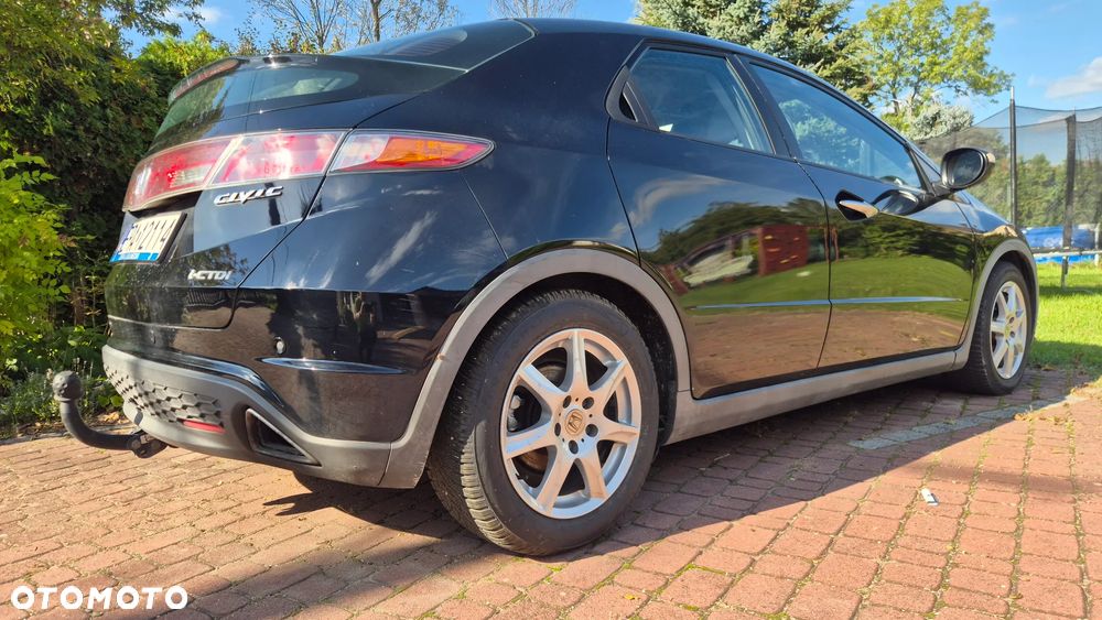 Honda Civic 2005 photo 3