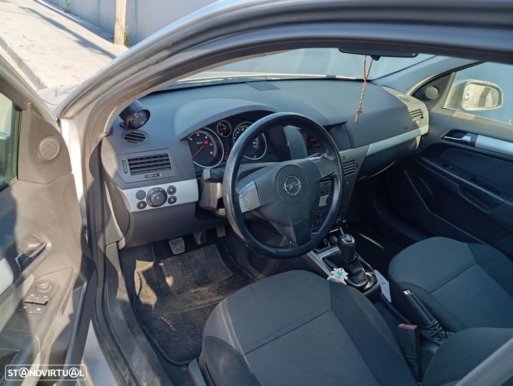 Opel Astra Caravan - 10