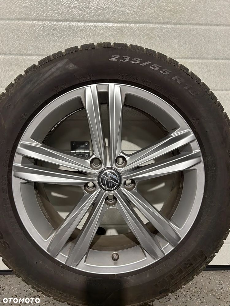 Oryginalne koła zimowe FELGI 18 VW Tiguan II Soda Kodiaq Seat Tarraco Audi Q3 Pirelli 235/55R18 7,5mm jak NOWE - 5