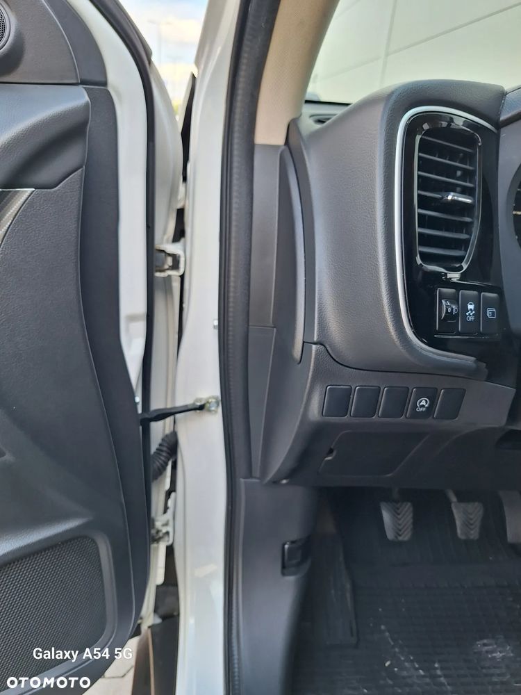 Mitsubishi Outlander 2.0 2WD SUV-Star - 19