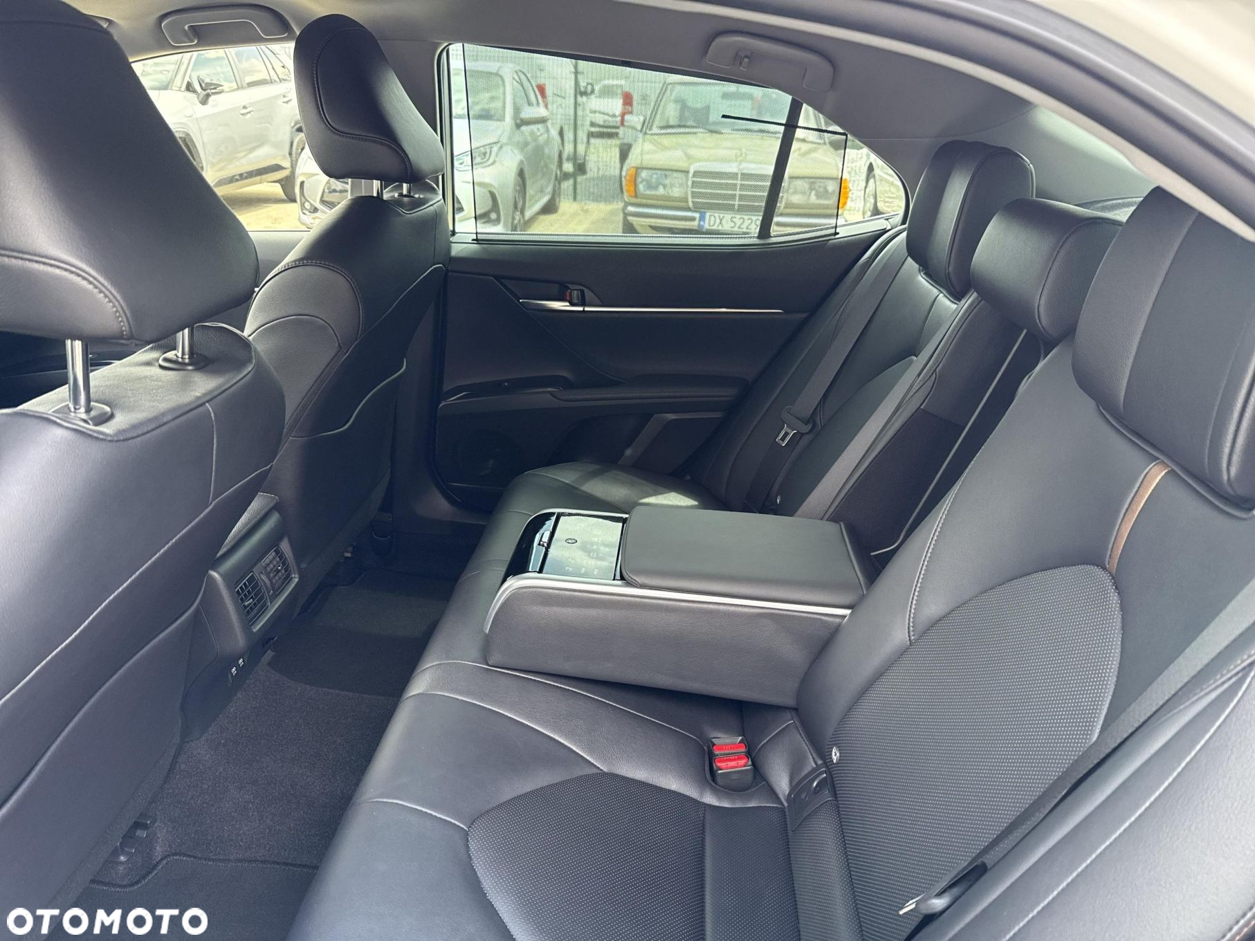 Toyota Camry - 14