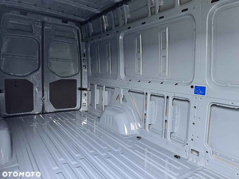 Mercedes-Benz Sprinter - 9