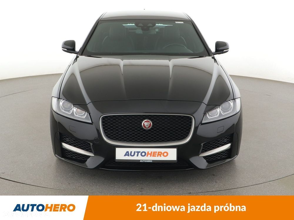 Jaguar XF 2.0 i4D R-Sport - 9