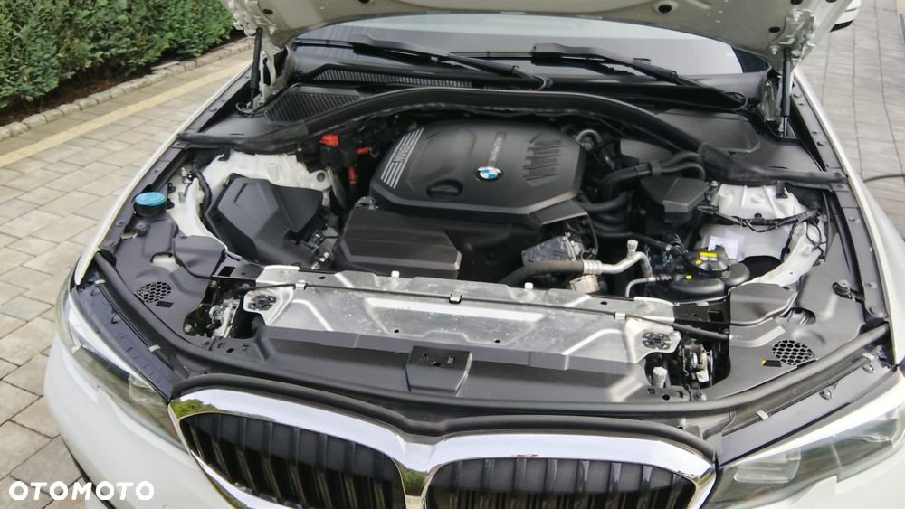 BMW Seria 3 320d Sport Line - 12