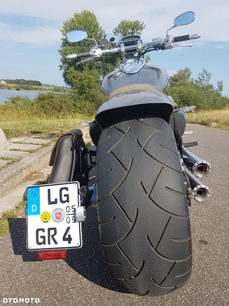 Suzuki Intruder - 8