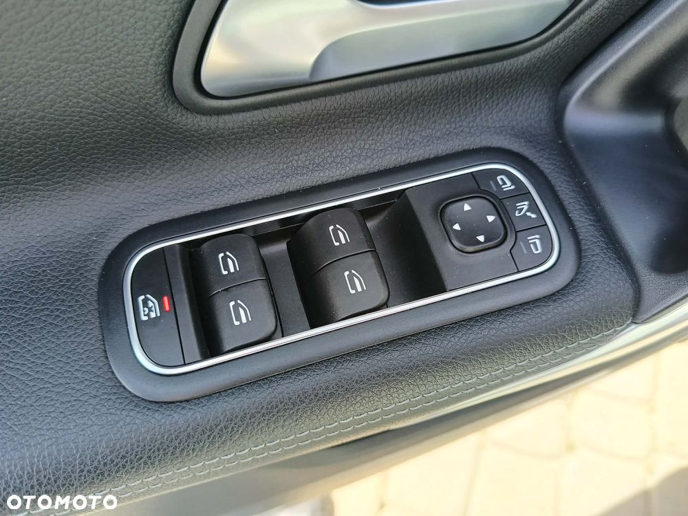 Mercedes-Benz Klasa A 250 E 8G-DCT Progressive - 30