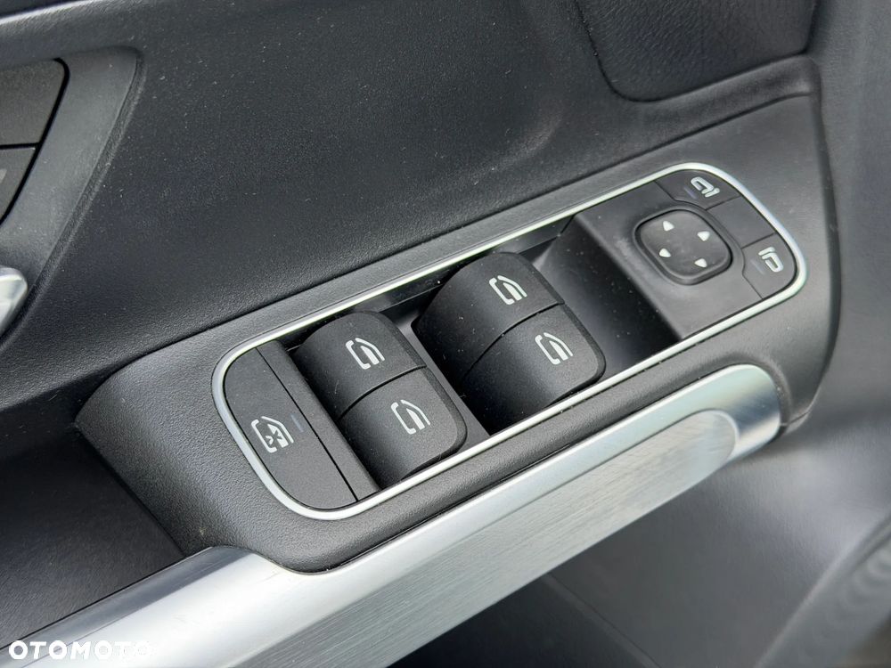 Mercedes-Benz GLB 200 Progressive 7G-DCT - 12