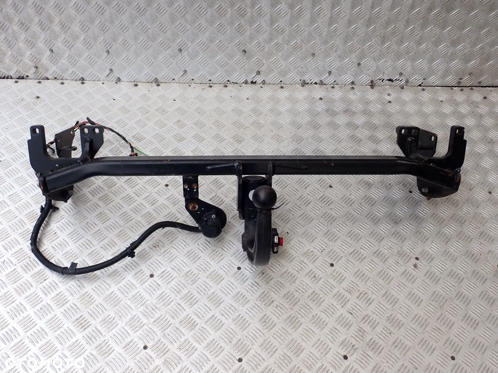 HAK HOLOWNICZY PEUGEOT 2008 9825544180