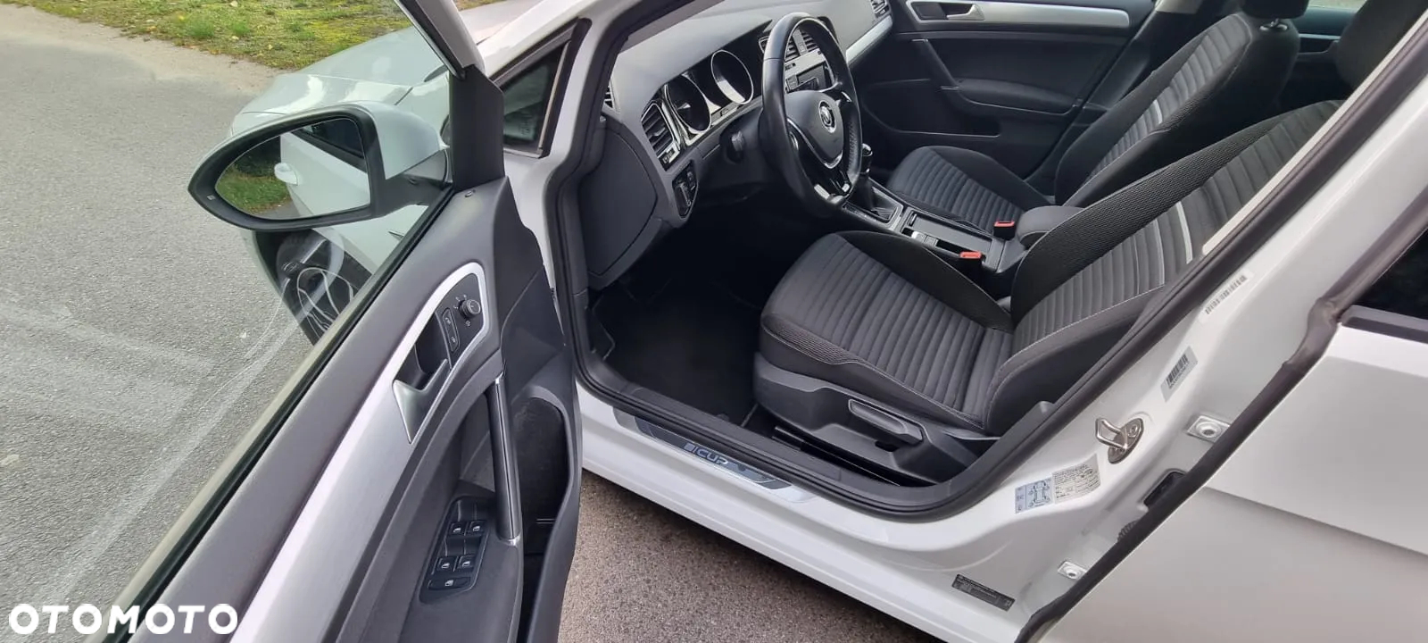 Volkswagen Golf 1.4 TSI BlueMotion Technology Cup - 12