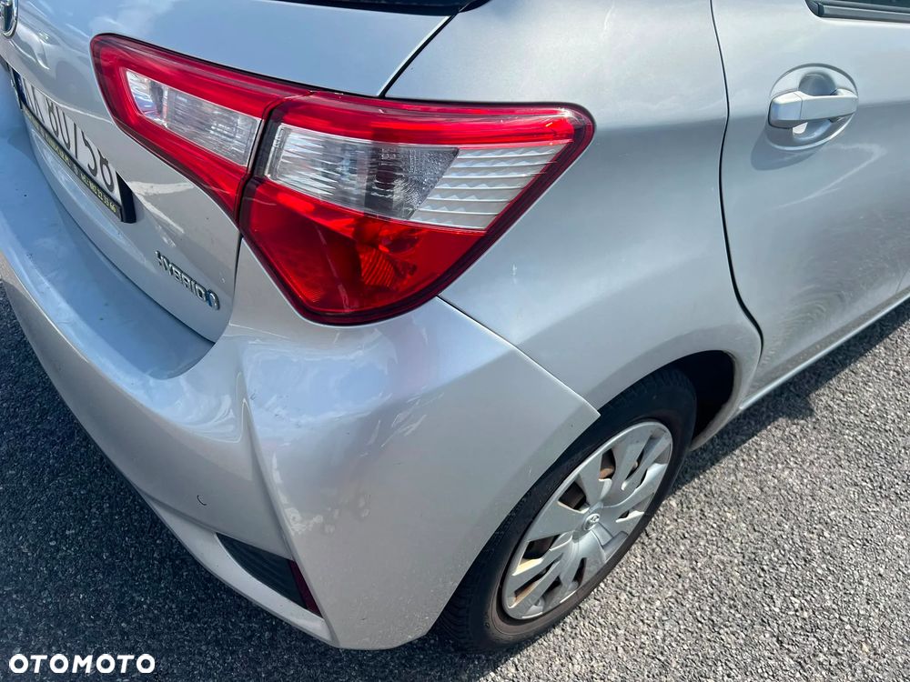 Toyota Yaris Hybrid 100 Premium - 19