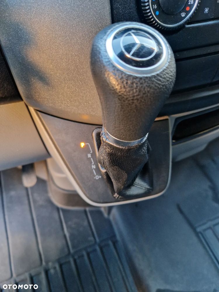 Mercedes-Benz Sprinter - 11