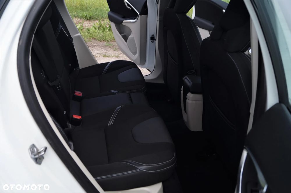 Volvo V40 - 23