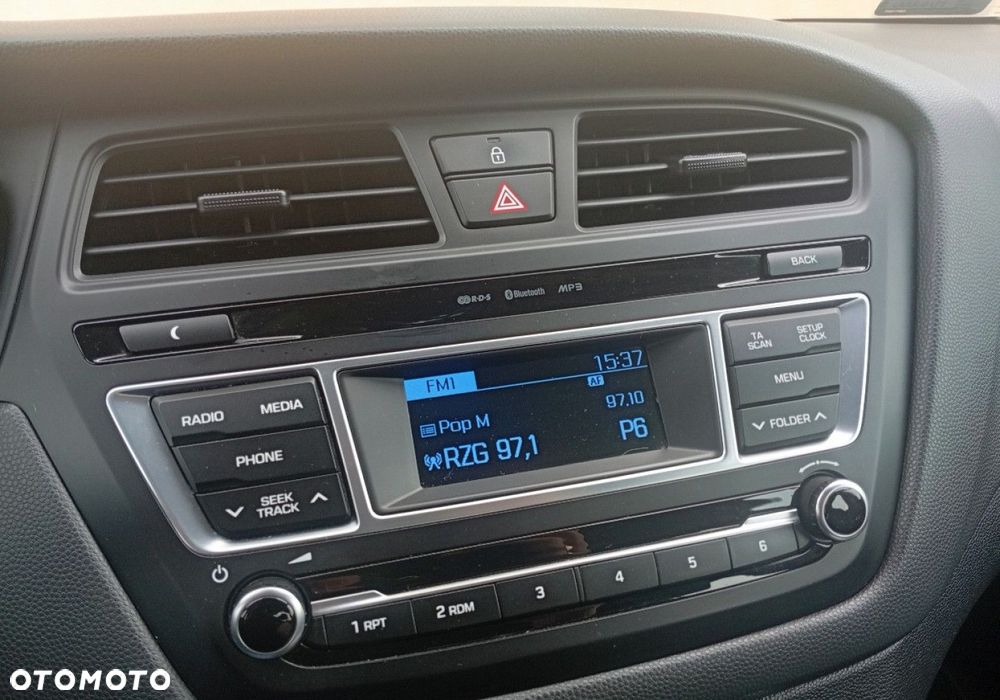 Hyundai i20 - 24
