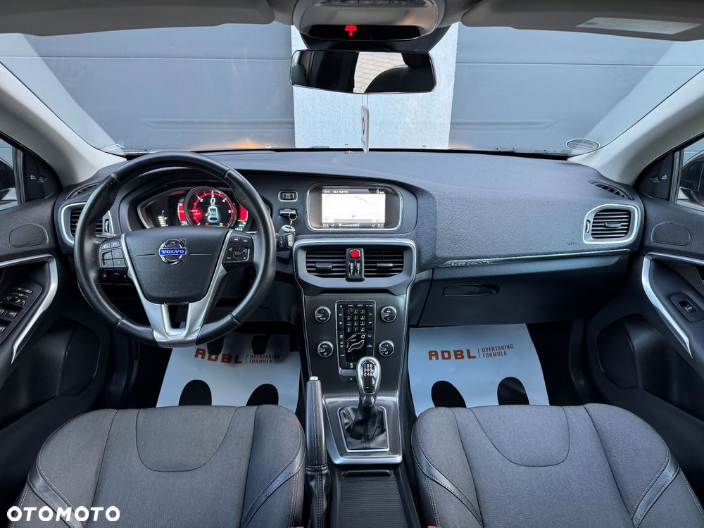Volvo V40 Cross Country D3 Momentum - 24